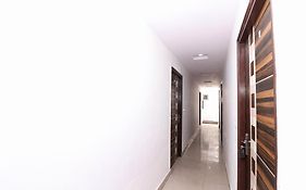 Hotel O Four Season Inn